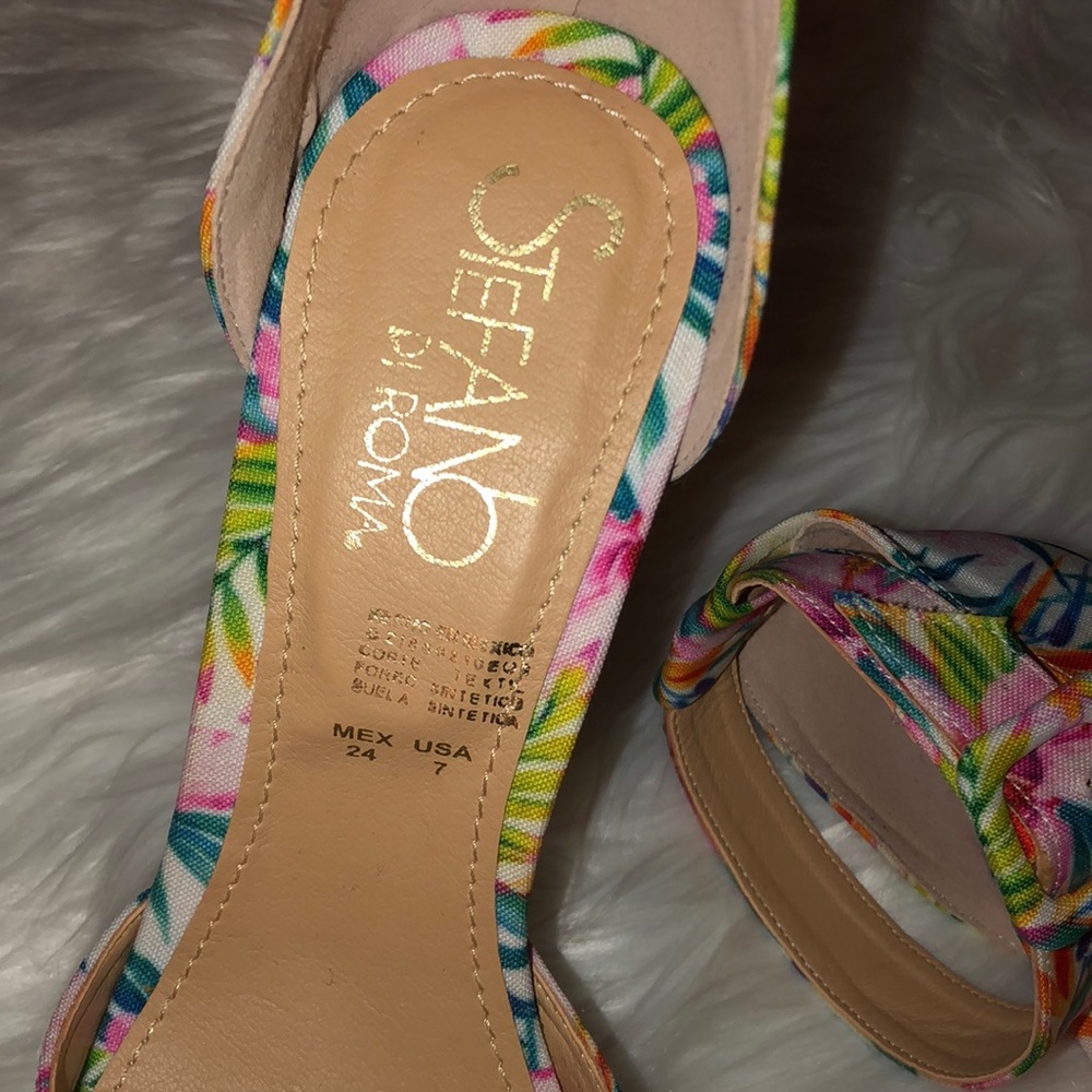 Heels - Picture 3 of 3